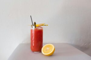 Bloody Mary koktejl, citron